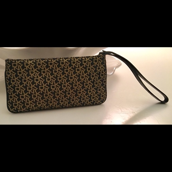 🛍💖 DKNY logo wristlet - Picture 3 of 3